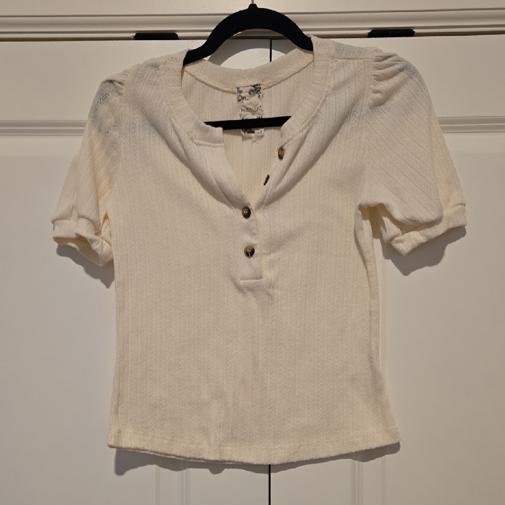 Blu Pepper Ivory Button-Up Blouse